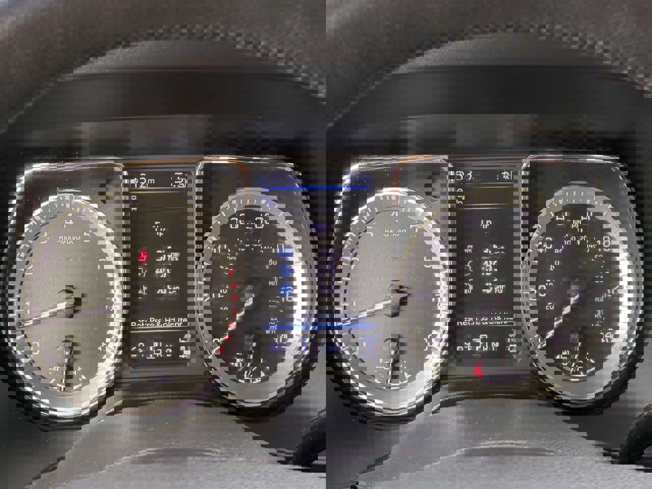 Used 2019 Nissan Titan SL w/ Midnight Edition image 28