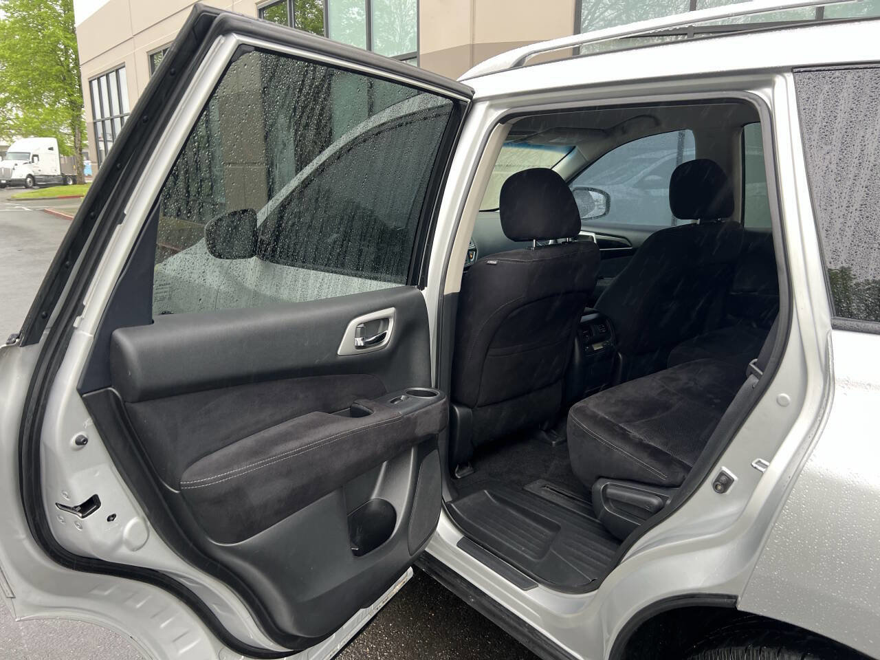 Used 2014 Nissan Pathfinder SV FWD image 8
