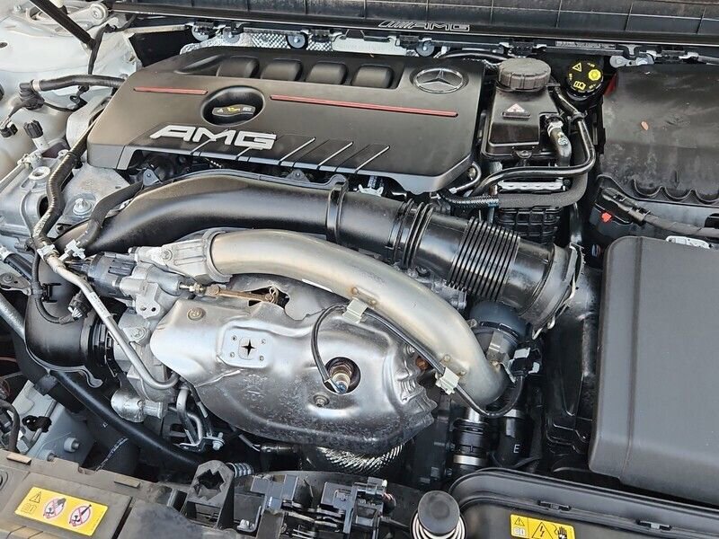 Used 2023 Mercedes-Benz GLB 35 AMG 4MATIC w/ Premium Package image 9