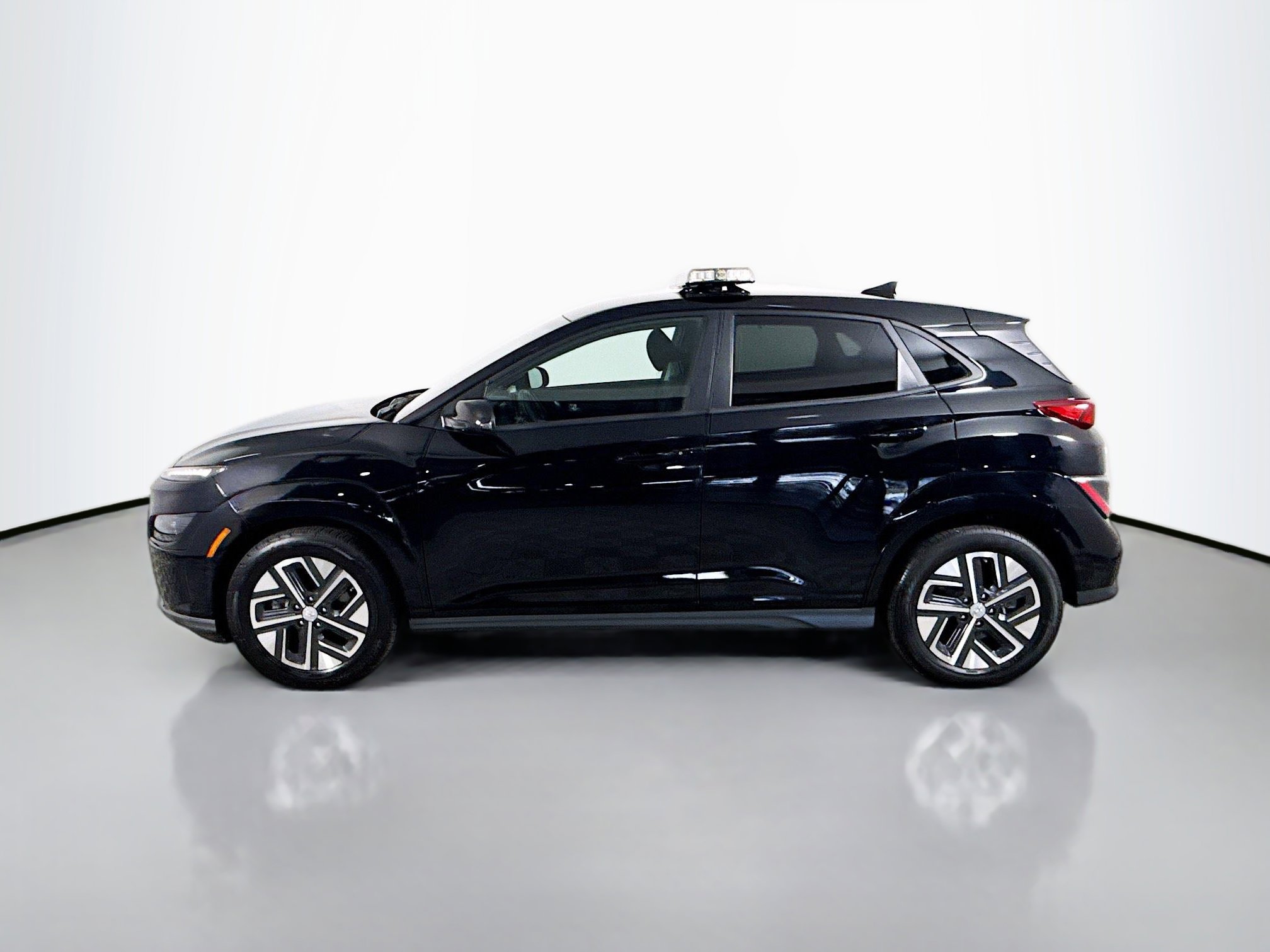Used 2023 Hyundai Kona SE w/ Cargo Package image 6