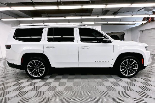 Used 2023 Jeep Wagoneer Series III w/ Premium Group I AWD/4WD image 15