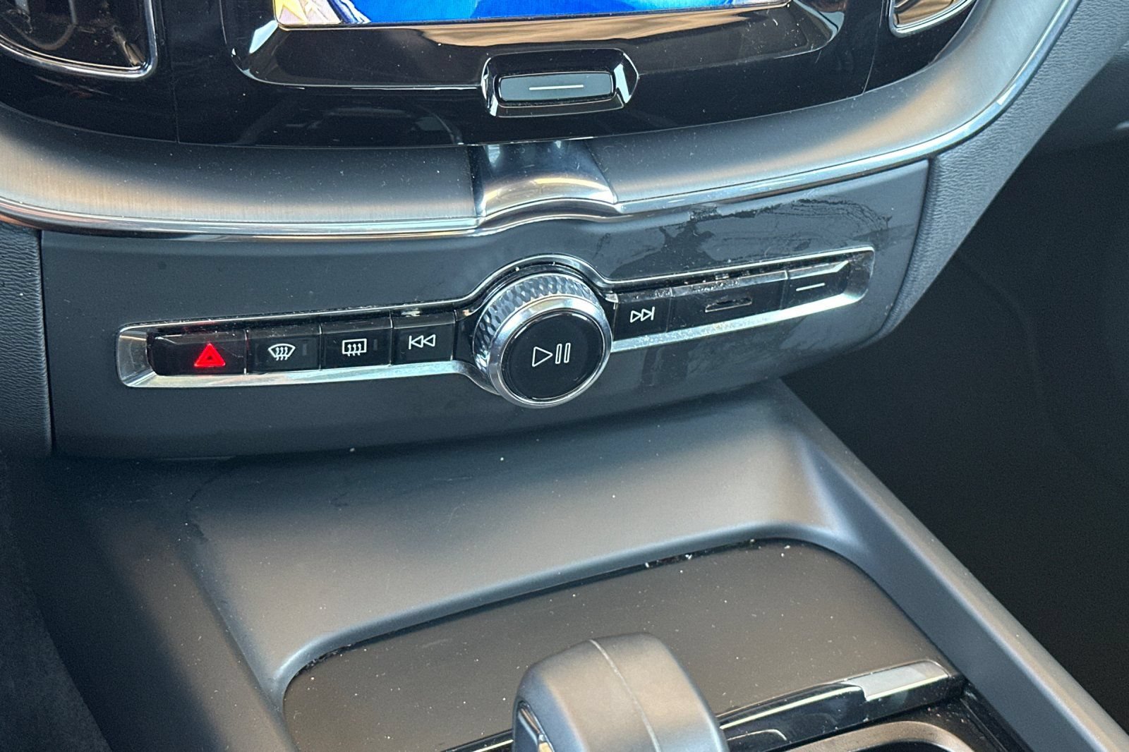 Used 2024 Volvo XC60 B5 Core AWD/4WD image 28