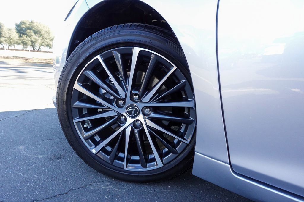 Used 2025 Lexus ES 300h w/ Premium Package image 10