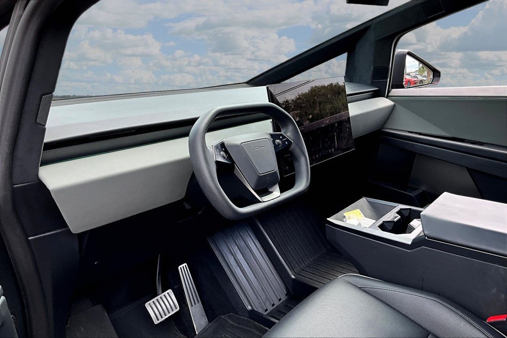 Used 2024 Tesla Cybertruck AWD Crew Cab image 17