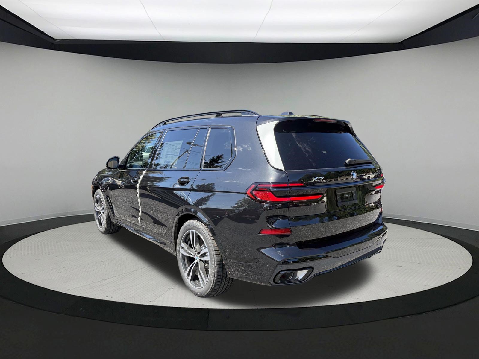 New 2027 BMW X7 xDrive40i w/ M Sport Package AWD/4WD image 4