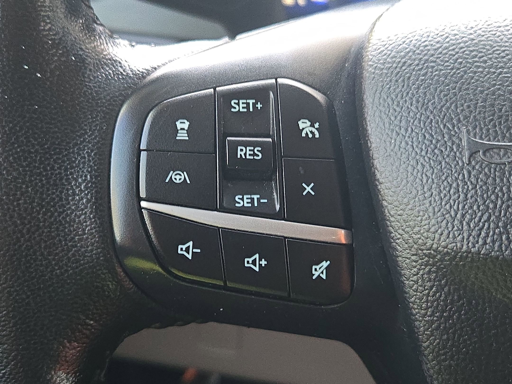 Used 2020 Ford Escape Titanium image 13