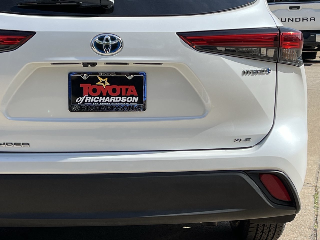 Used 2023 Toyota Highlander Bronze Edition FWD image 6