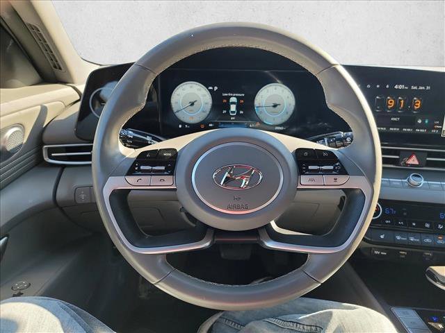 Used 2023 Hyundai Elantra SEL w/ Convenience Package image 17