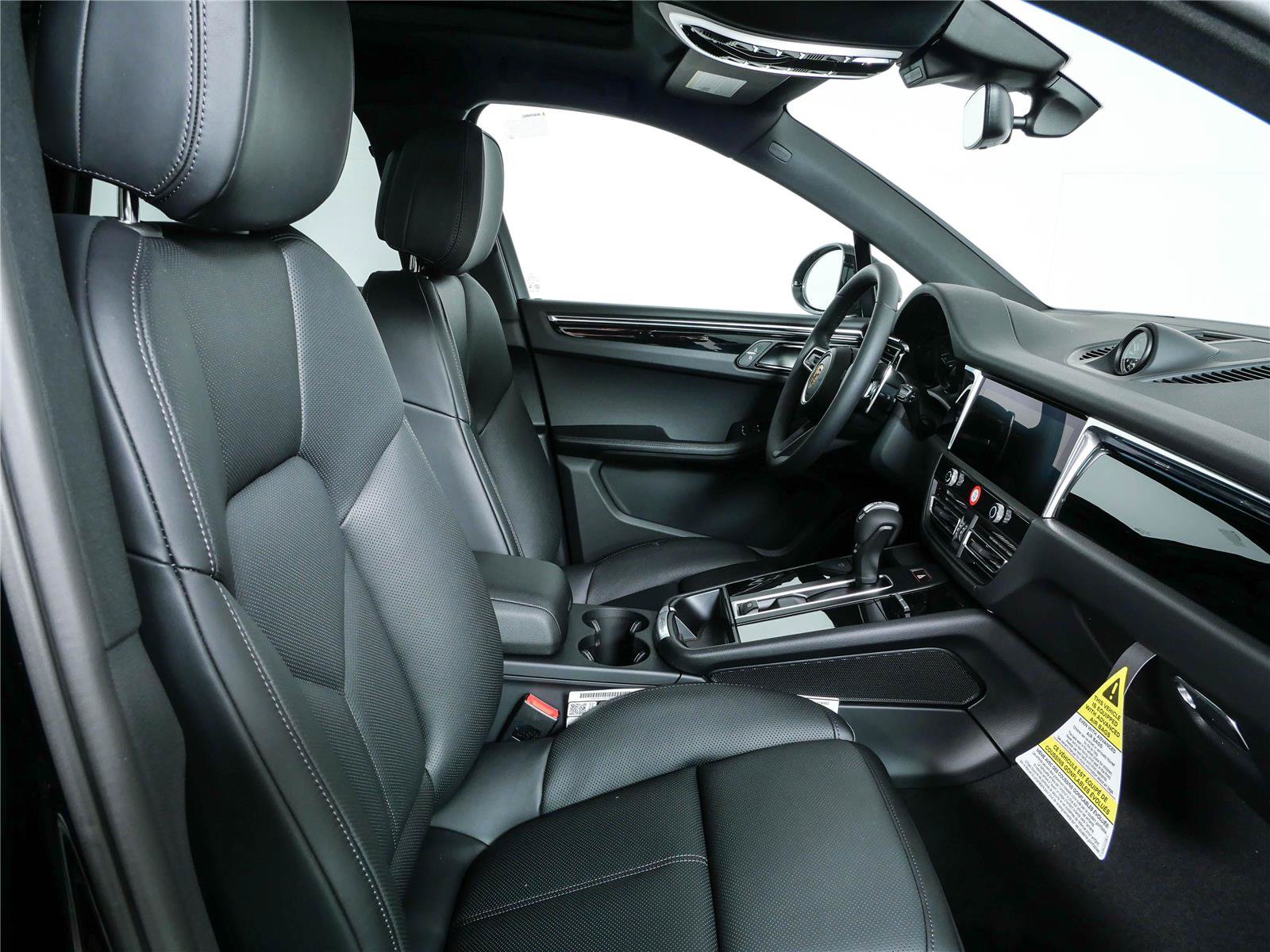 Certified 2026 Porsche Macan Turbo AWD/4WD image 25