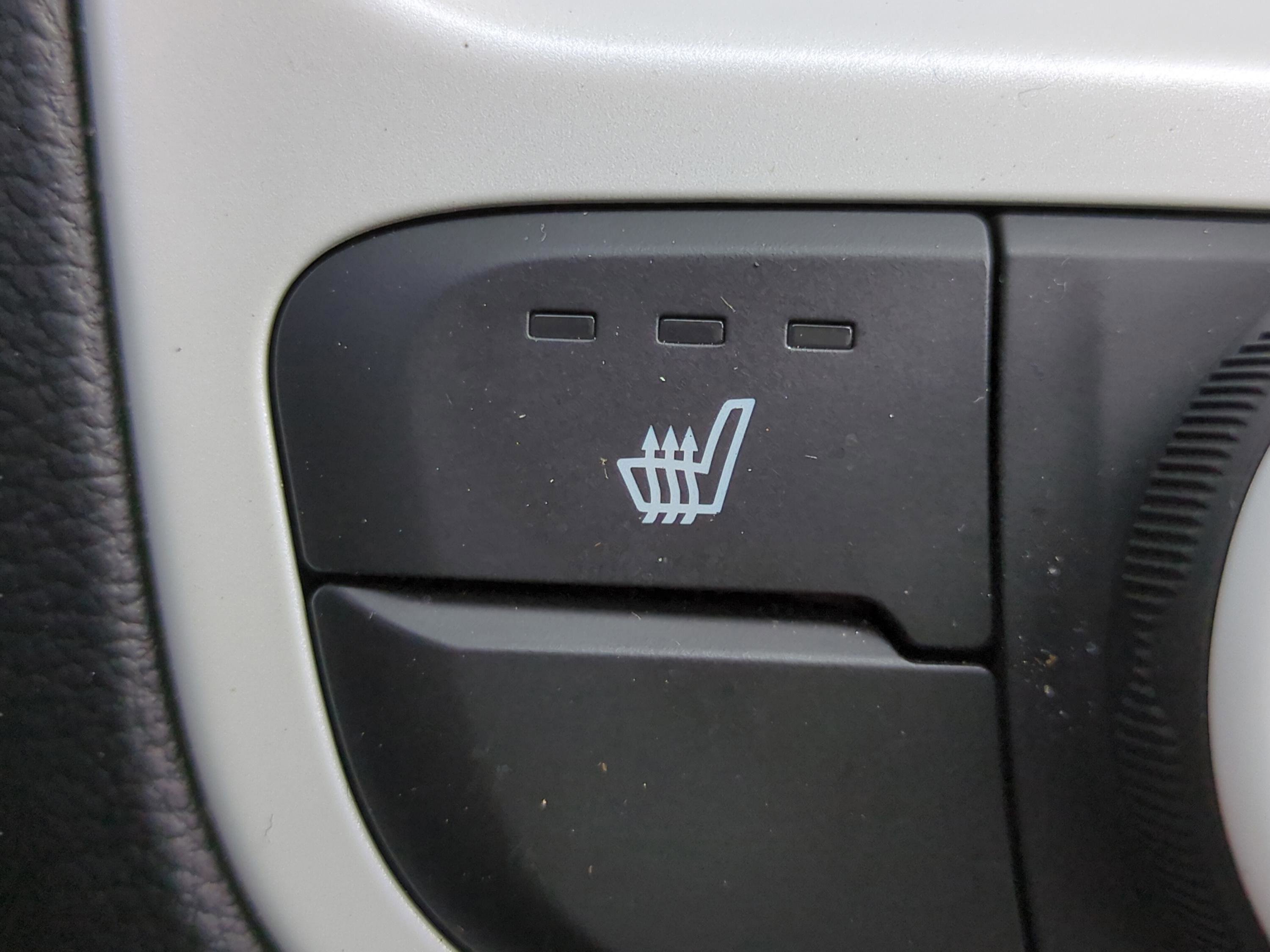 Certified 2025 Hyundai Venue Limited FWD image 19