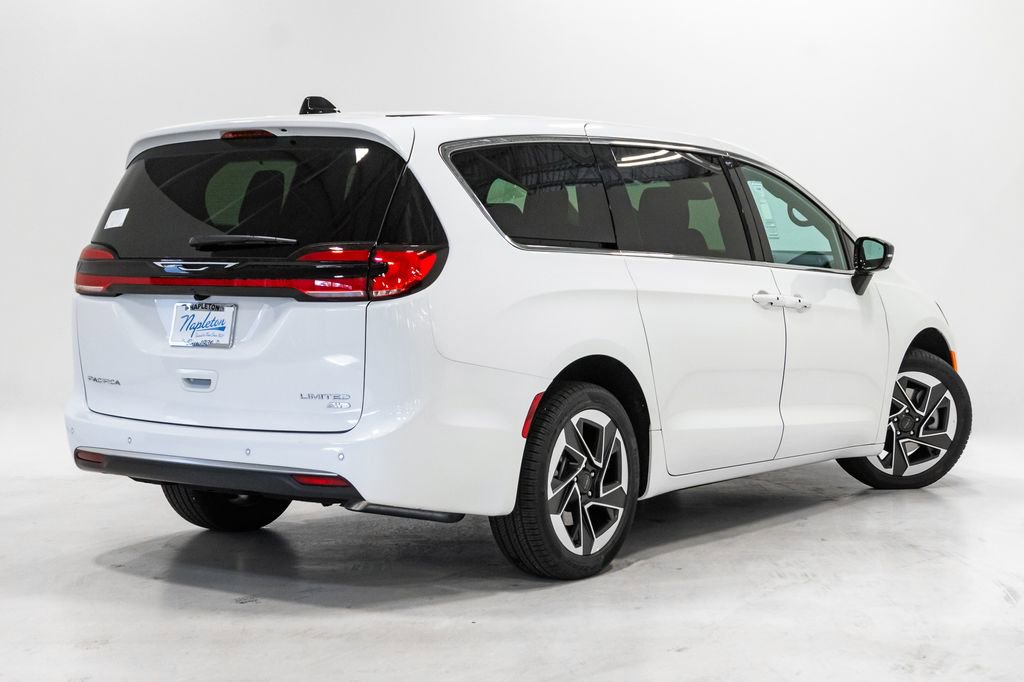 New 2027 Chrysler Pacifica Limited AWD/4WD image 31