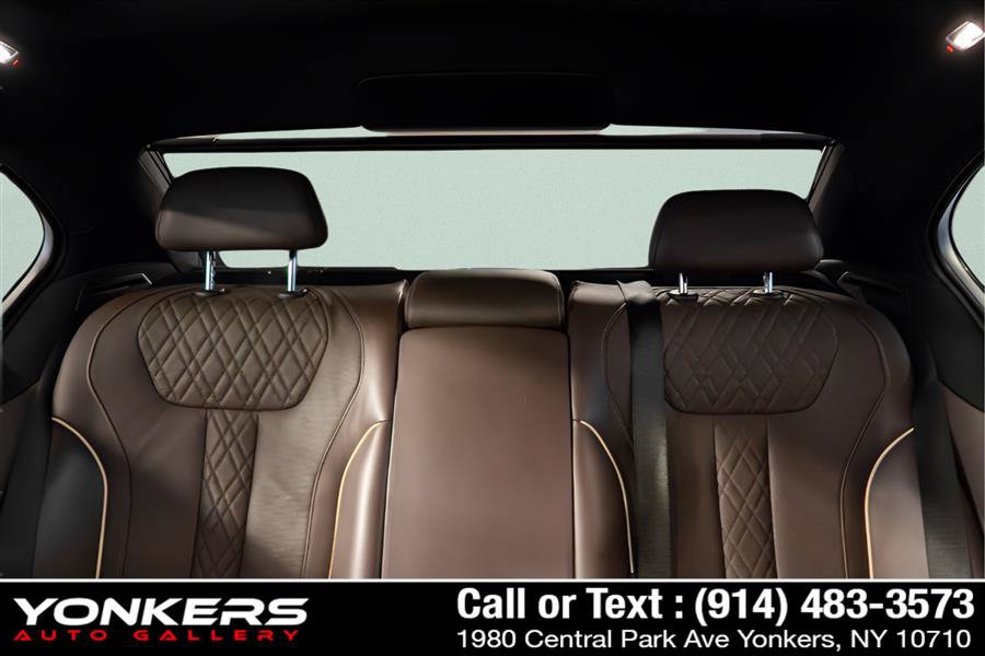 Used 2020 BMW 740i w/ M Sport Package RWD image 33