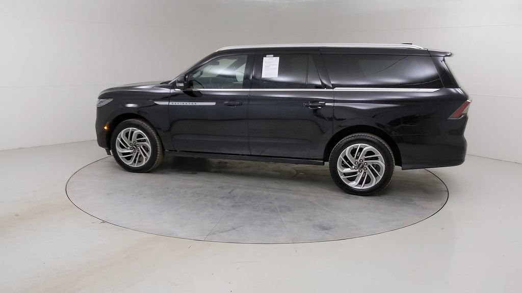 Used 2025 Lincoln Navigator L Reserve image 19