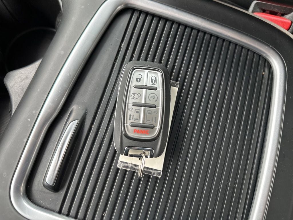 Used 2024 Chrysler Pacifica Touring-L image 21