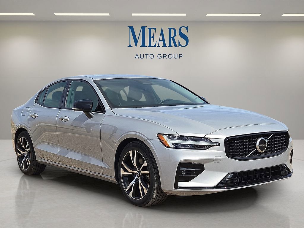 Used 2024 Volvo S60 B5 Core image 8