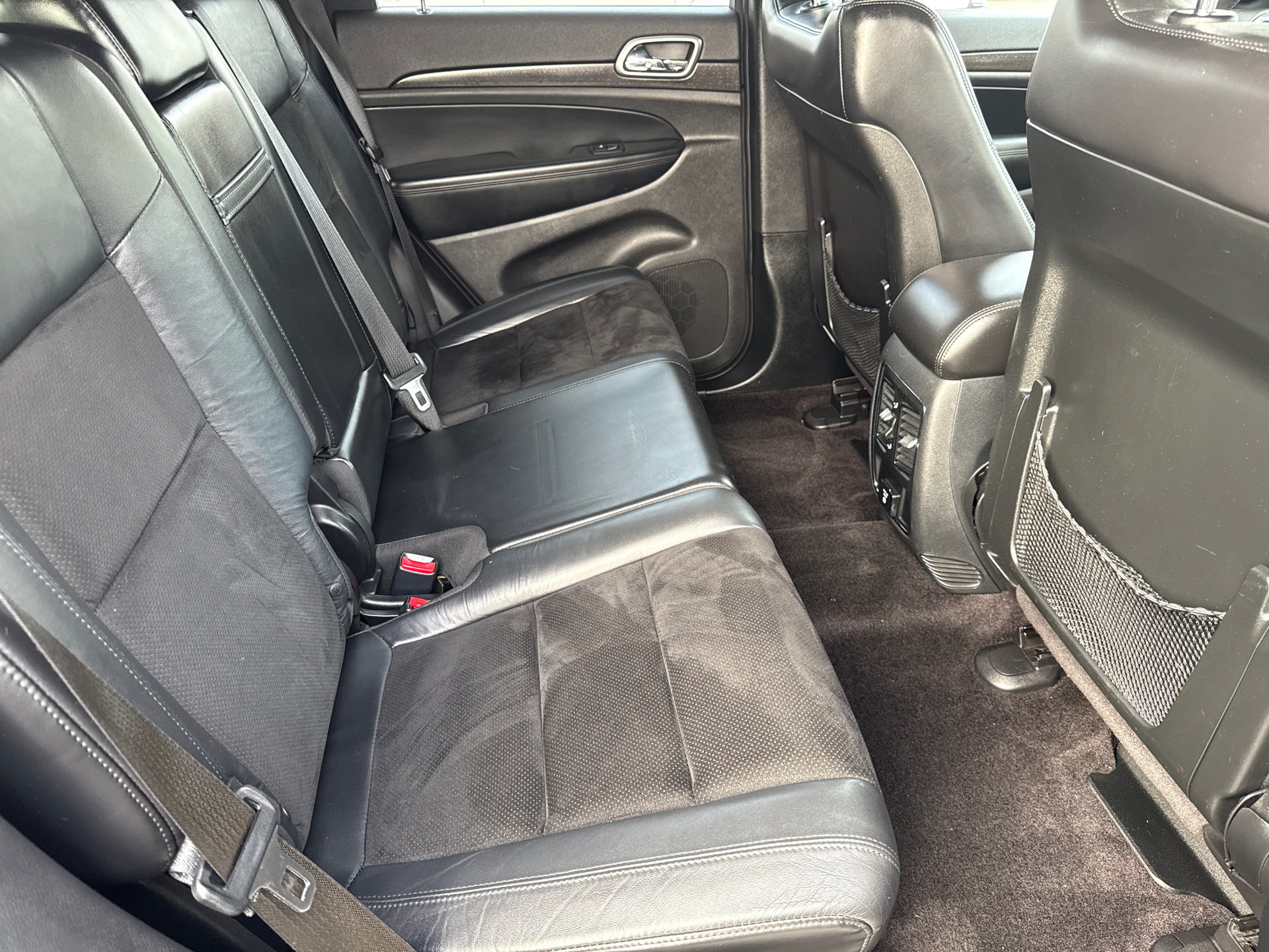 Used 2017 Jeep Grand Cherokee Altitude RWD image 14