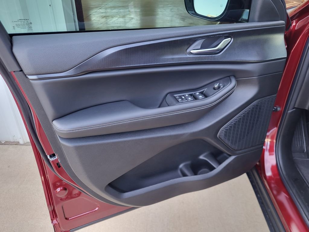 New 2025 Jeep Grand Cherokee Altitude RWD image 13