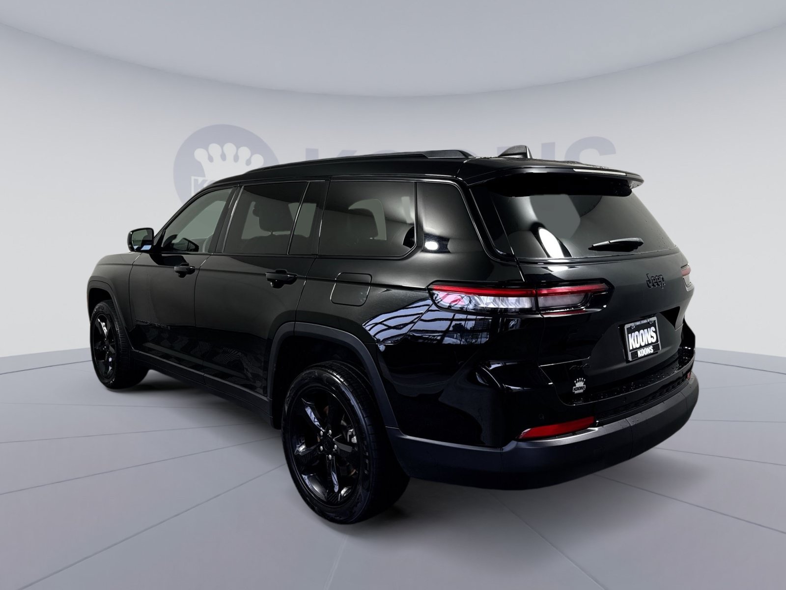Used 2023 Jeep Grand Cherokee L Laredo AWD/4WD image 4