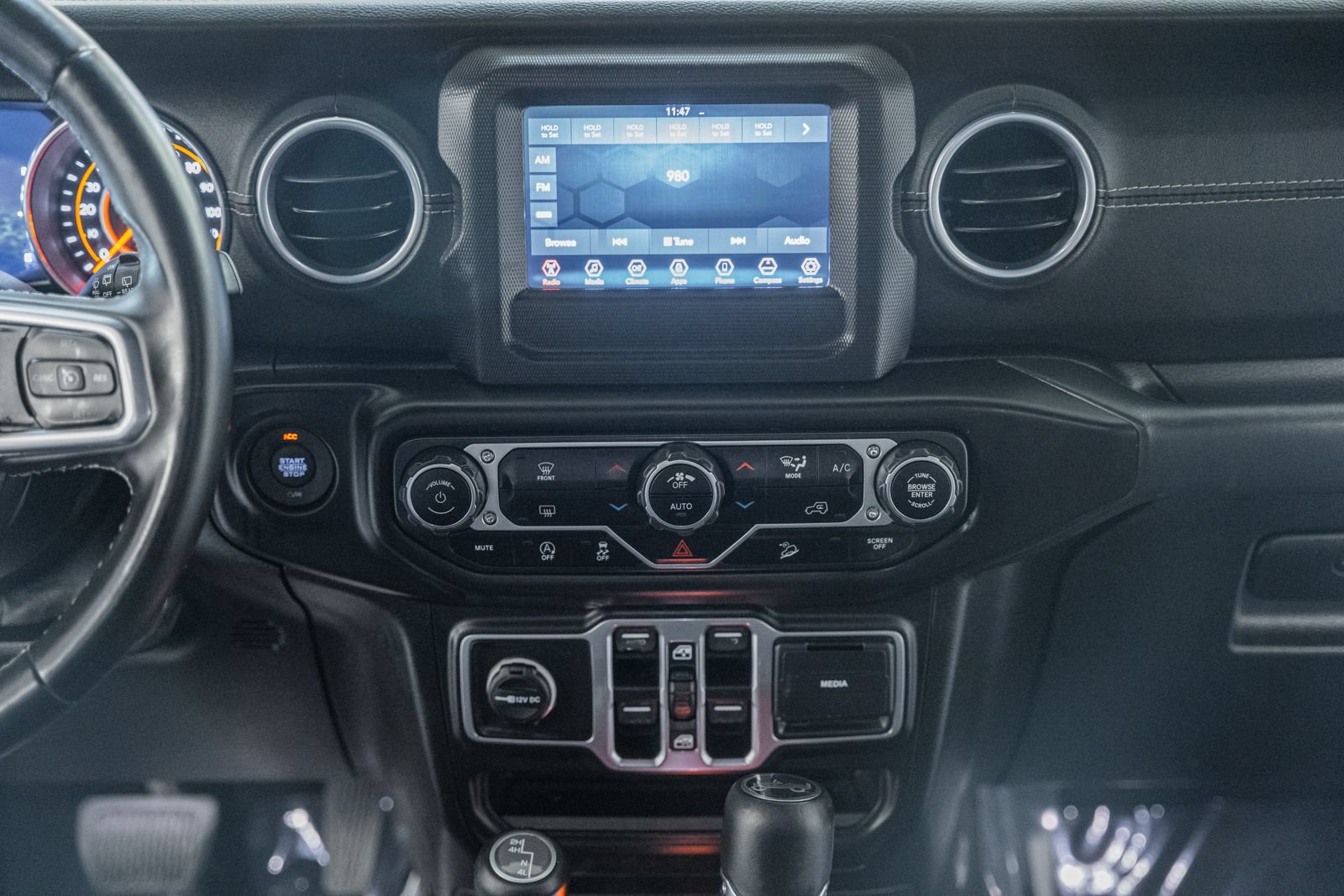 Used 2018 Jeep Wrangler Unlimited Sahara AWD/4WD image 28