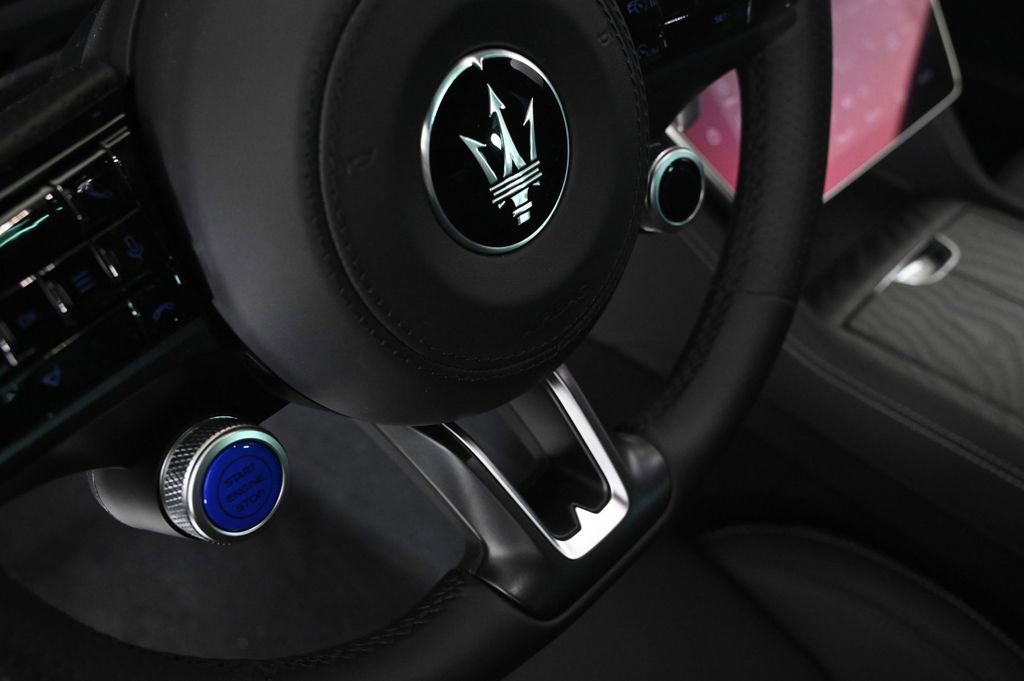 New 2025 Maserati Grecale GT image 20