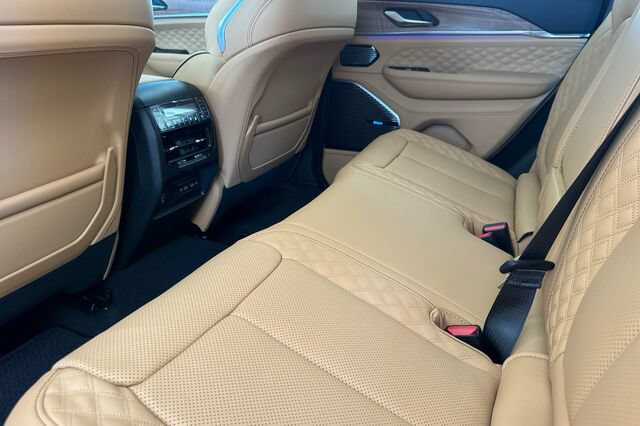 New 2026 Jeep Grand Cherokee Summit AWD/4WD image 9