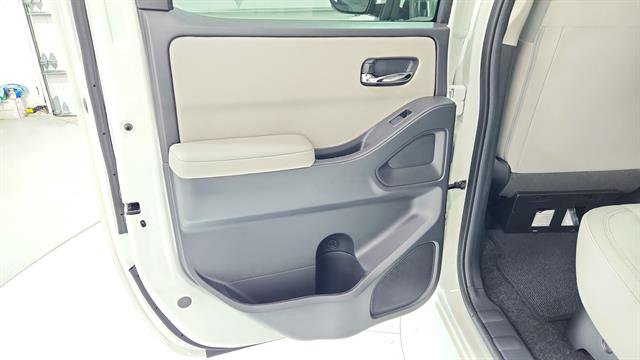 Certified 2025 Nissan Frontier SV RWD image 23