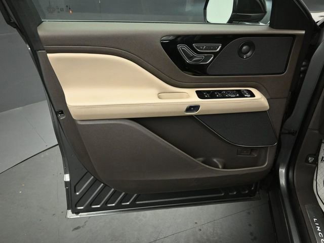 Used 2023 Lincoln Aviator Reserve w/ Equipment Group 201A image 21