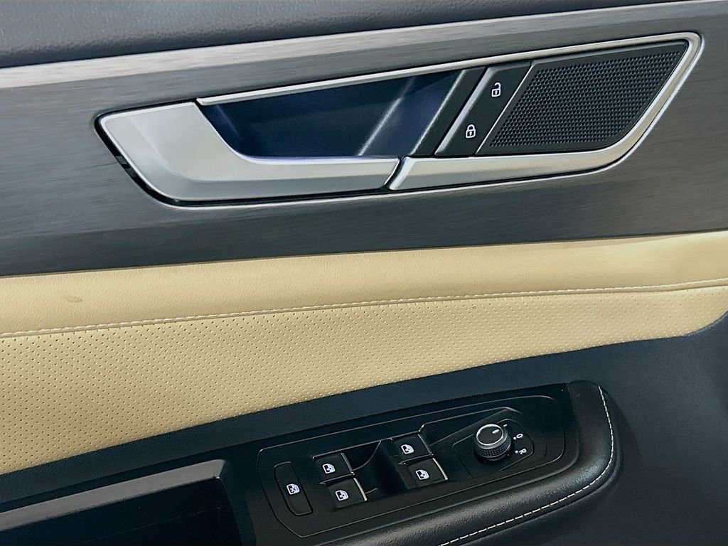 Used 2025 Volkswagen Atlas Cross Sport SE FWD image 15