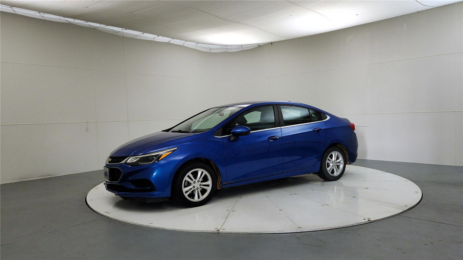 Used 2017 Chevrolet Cruze LT FWD image 3