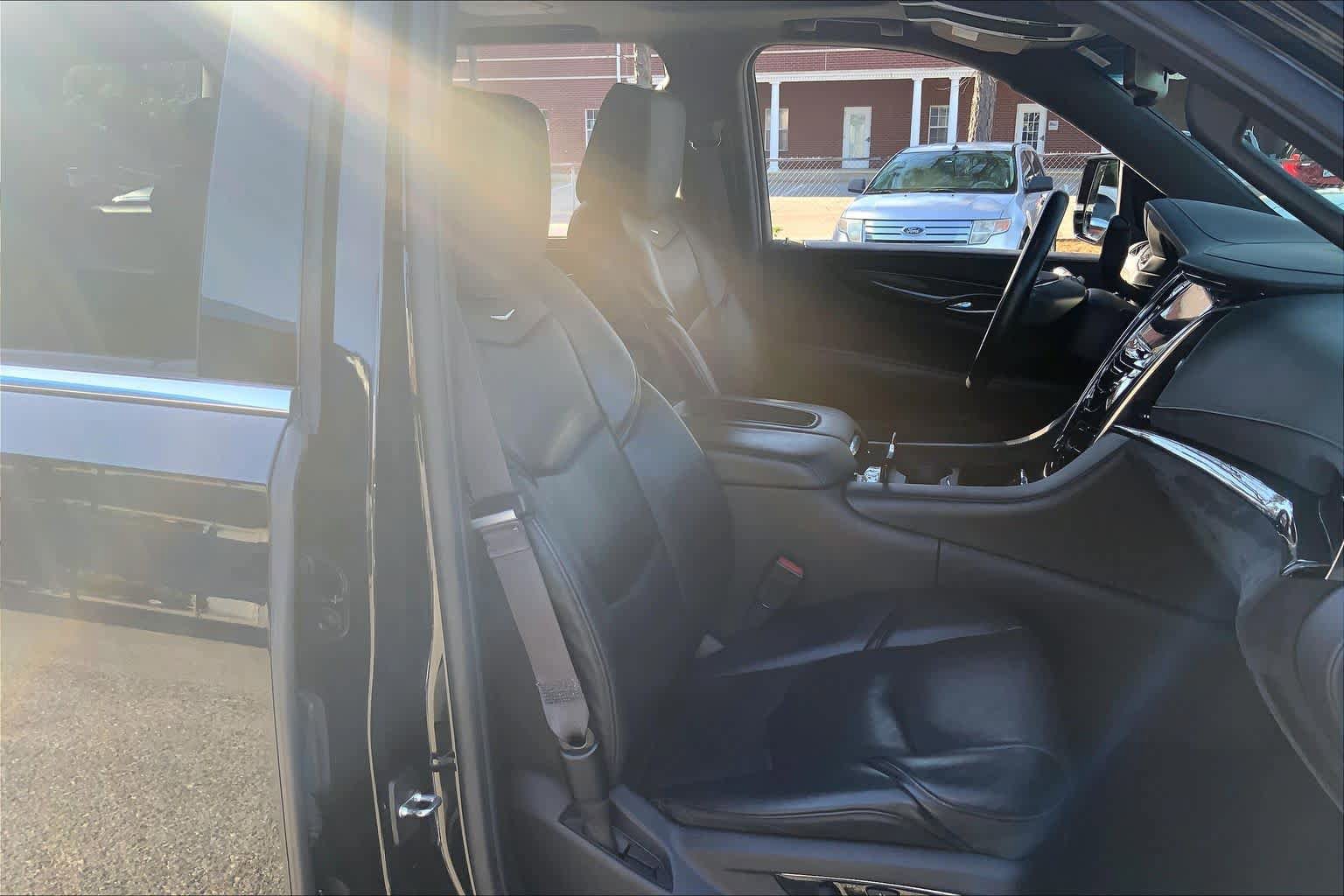 Used 2016 Cadillac Escalade Platinum AWD/4WD image 9