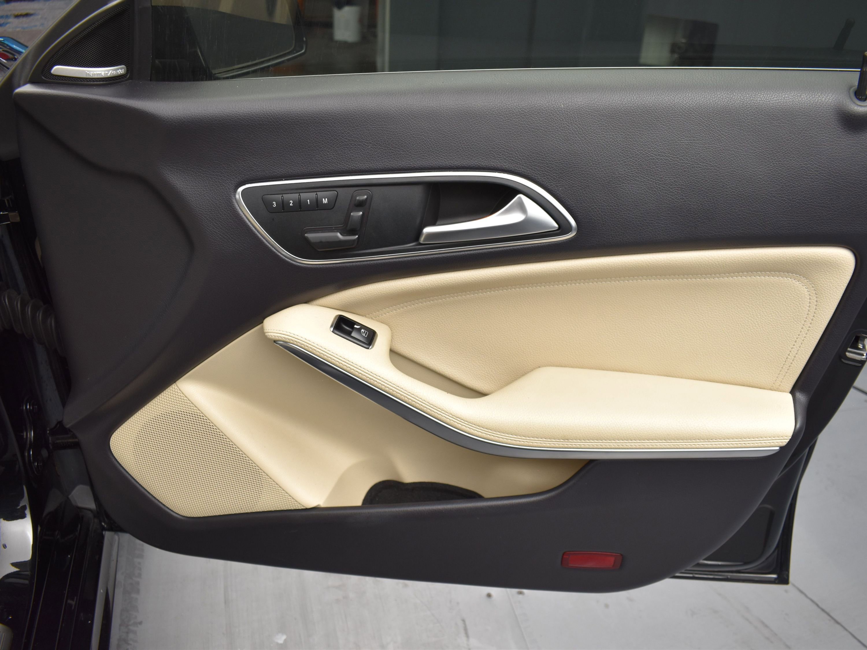 Used 2014 Mercedes-Benz CLA 250 4MATIC image 6