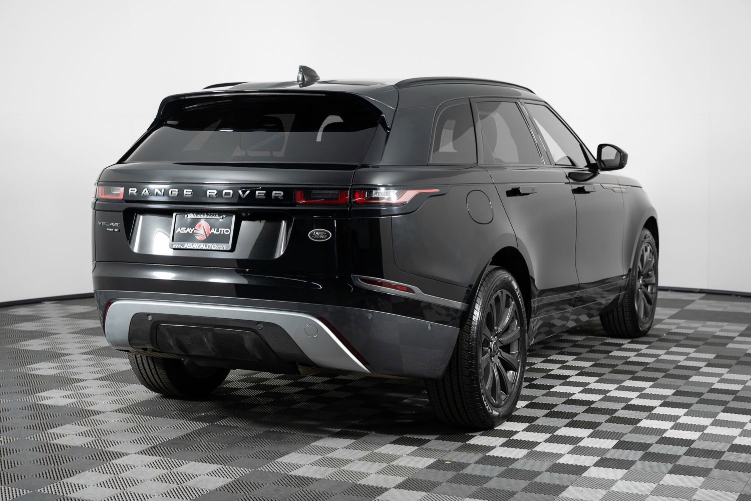 Used 2018 Land Rover Range Rover Velar R-Dynamic SE image 7