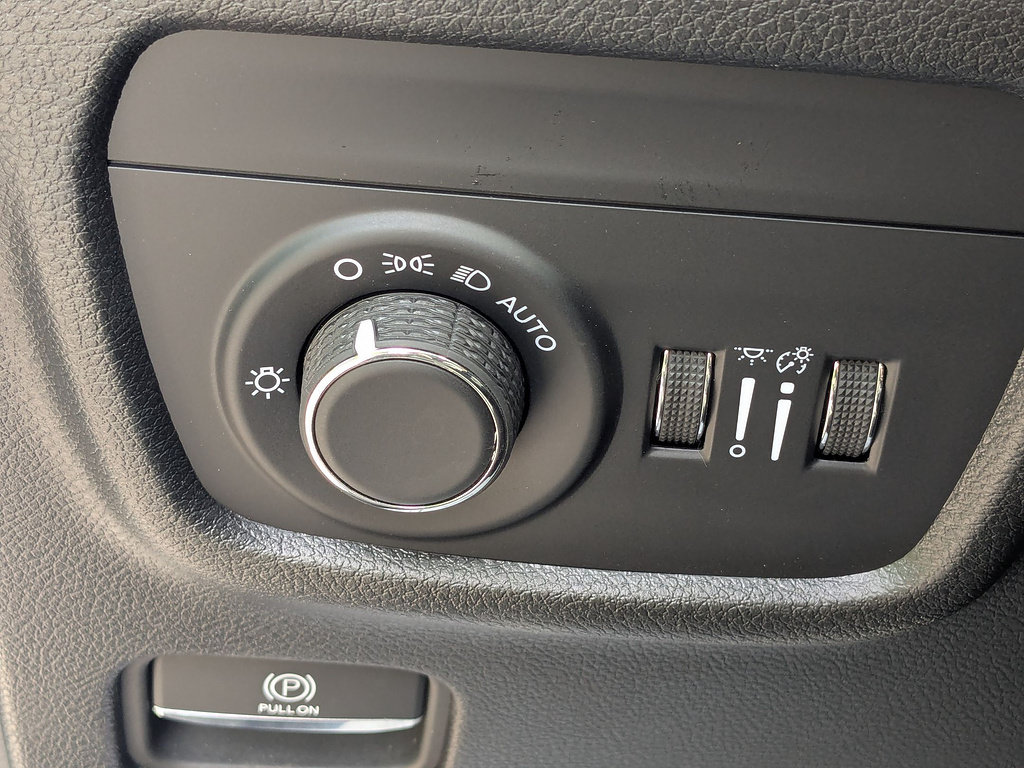 Used 2025 Jeep Grand Cherokee L Laredo w/ Luxury Tech Group I RWD image 16