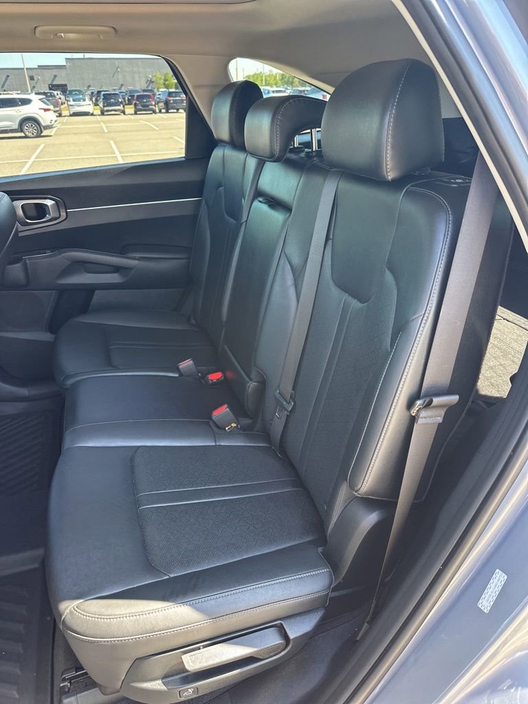 Used 2022 Kia Sorento S w/ Panoramic Sunroof Package FWD image 18
