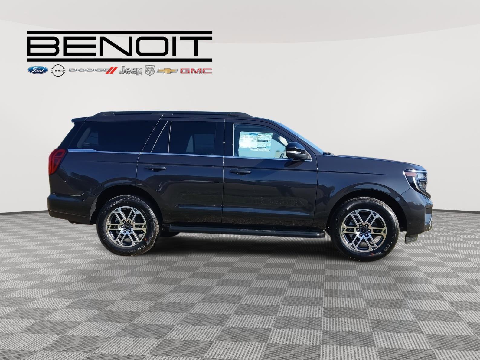 New 2025 Ford Expedition Active image 4