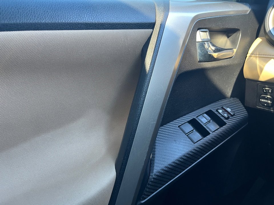 Used 2015 Toyota RAV4 XLE image 32