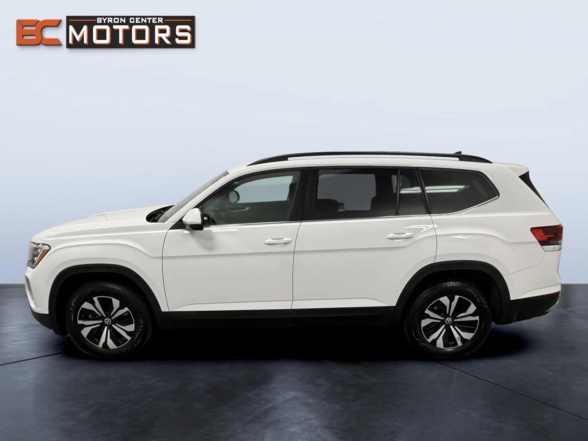 Used 2024 Volkswagen Atlas SE AWD/4WD image 3