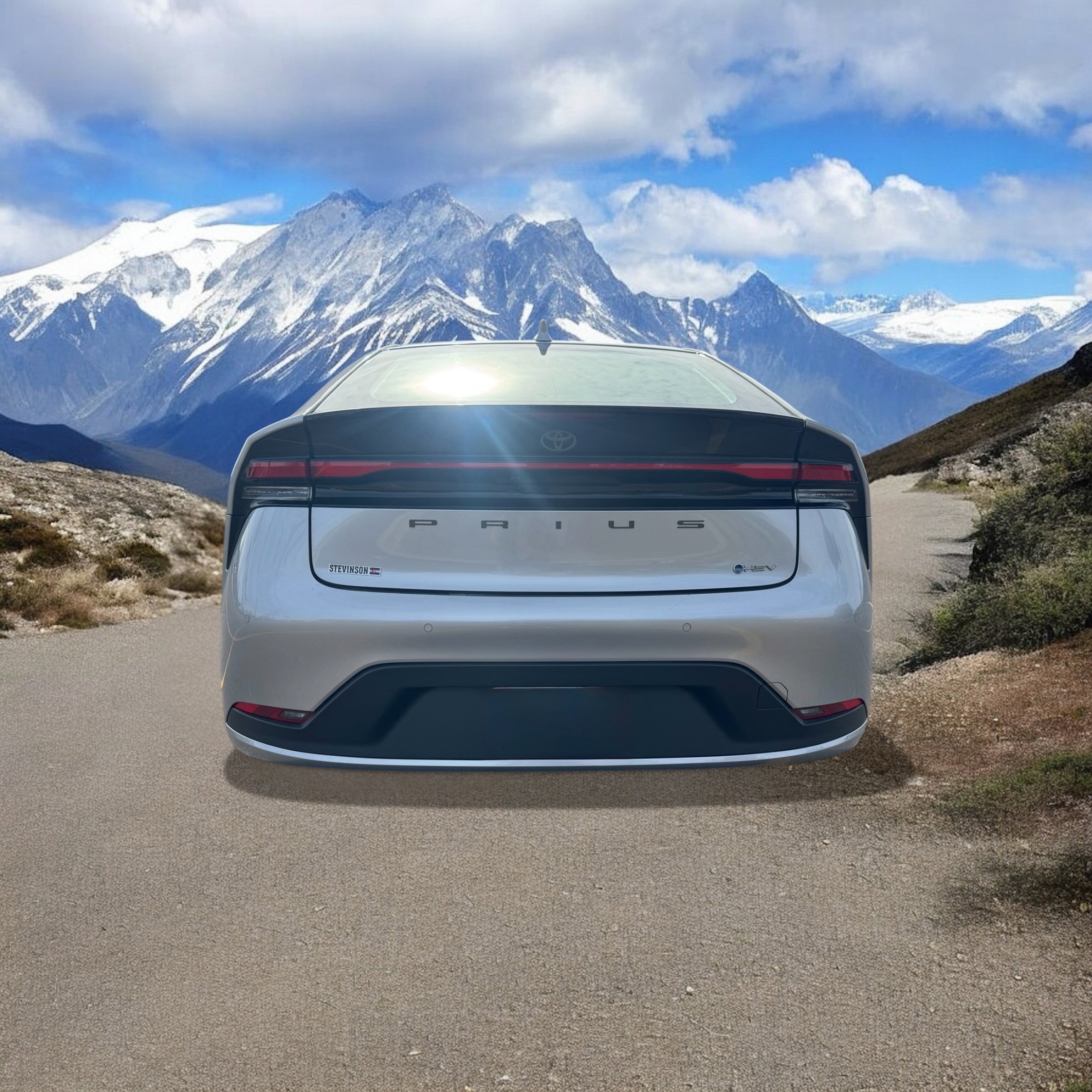 Used 2025 Toyota Prius LE image 4