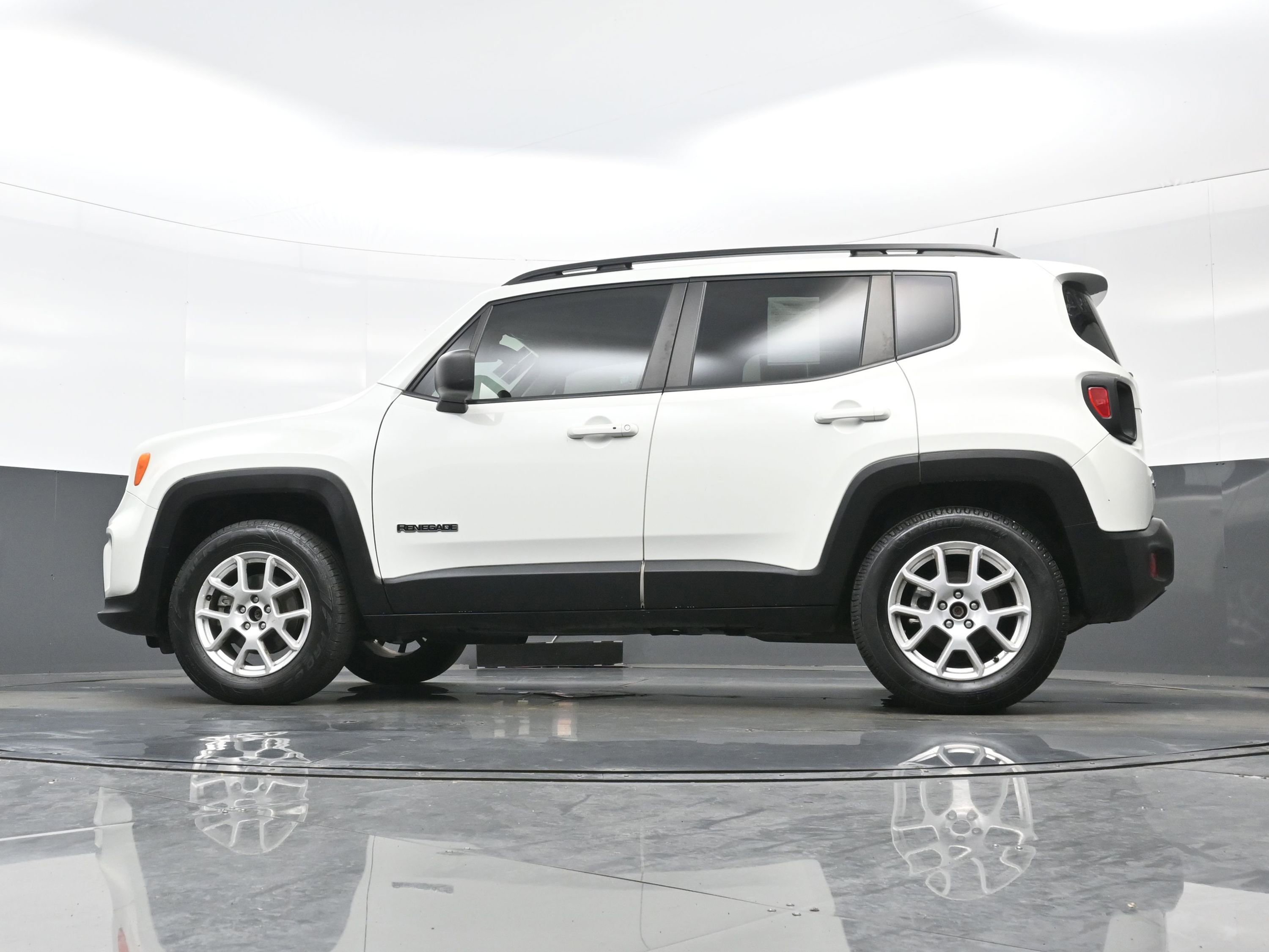 Used 2022 Jeep Renegade Latitude AWD/4WD image 25