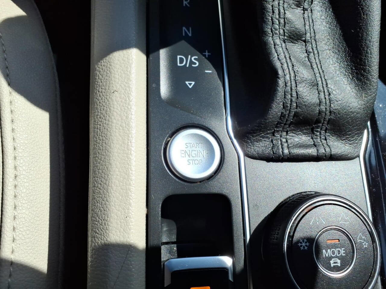 Used 2019 Volkswagen Atlas SEL AWD/4WD image 28