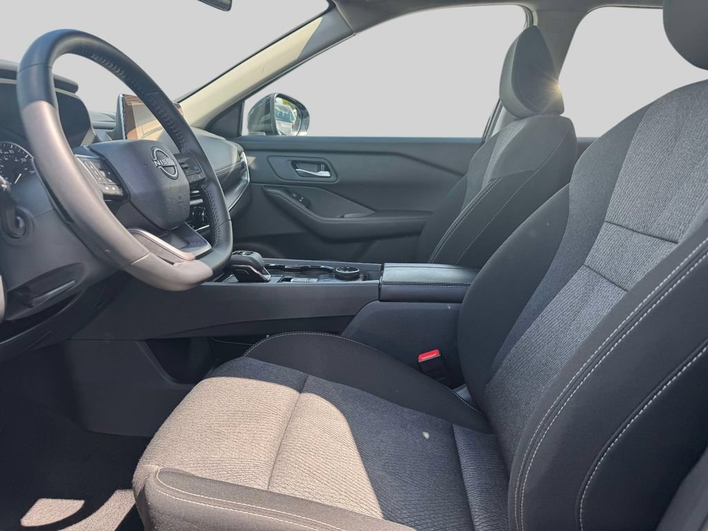 Used 2025 Nissan Rogue SV AWD/4WD image 14
