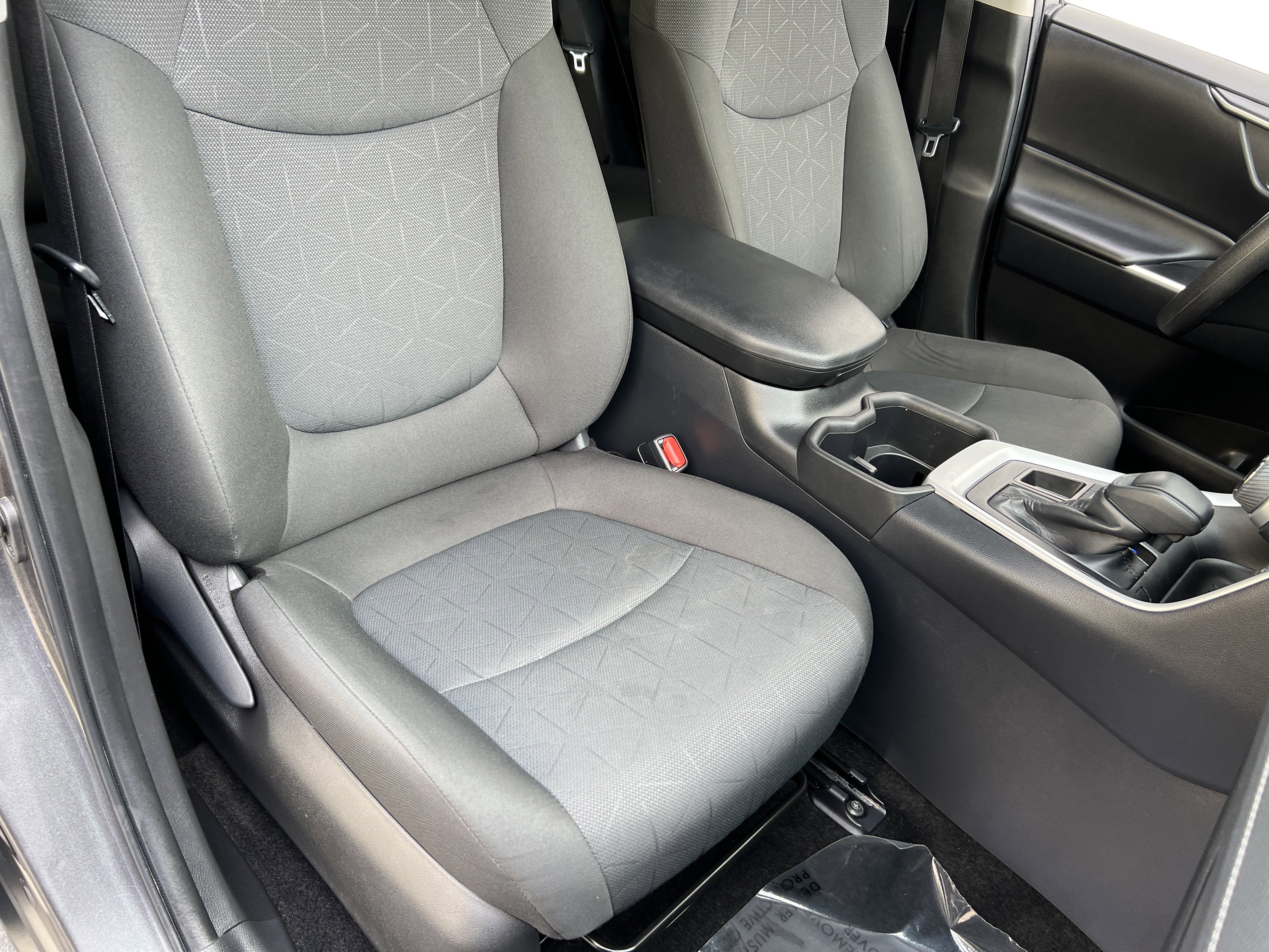 Used 2025 Toyota RAV4 XLE AWD/4WD image 23