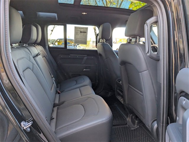 Used 2025 Land Rover Defender 110 S image 8