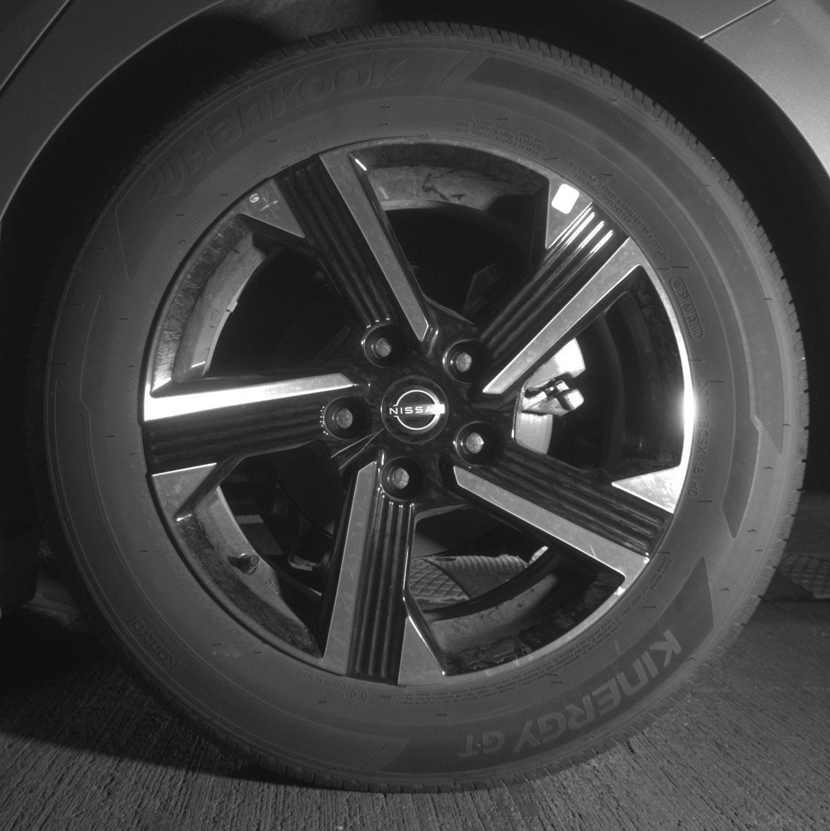 Used 2025 Nissan Sentra SV FWD image 14