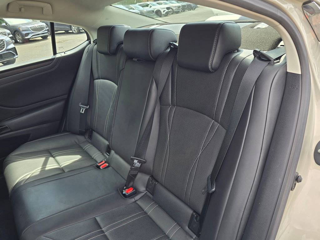Used 2022 Lexus ES 300h w/ Accessory Package 2 FWD image 17