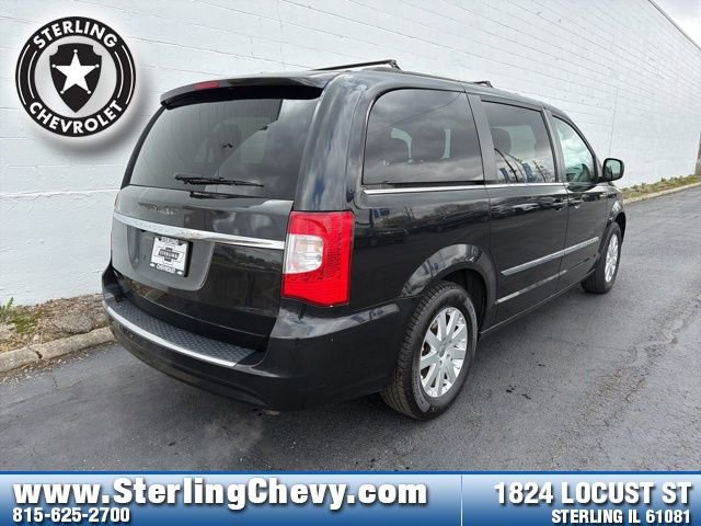 Used 2014 Chrysler Town & Country Touring FWD image 5