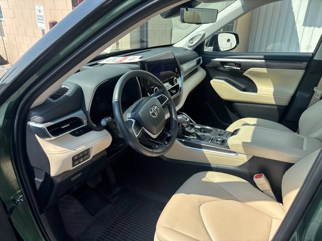 Used 2024 Toyota Highlander Platinum AWD/4WD image 24