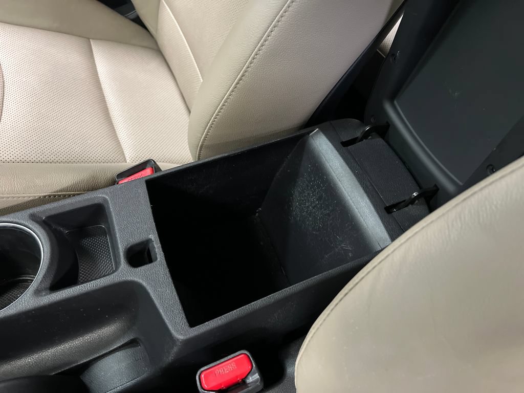 Used 2015 Hyundai Elantra Limited FWD image 30