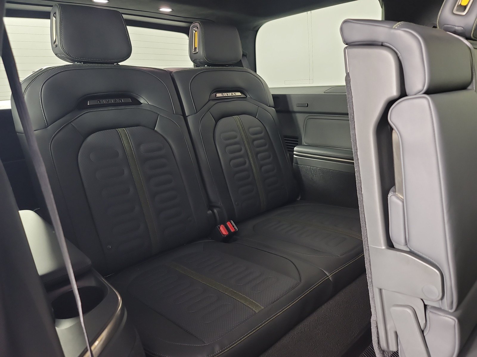 Used 2024 Rivian R1S Adventure AWD/4WD image 25