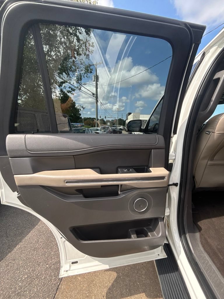 Used 2020 Ford Expedition XLT w/ Equipment Group 202A RWD image 16
